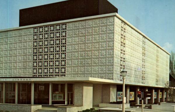 Lansing Public Library (newer photo)