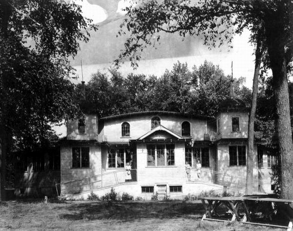 Belvedere Park Sterling Heights (newer photo)