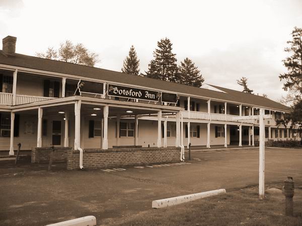 Botsford Inn Farmington (newer photo)