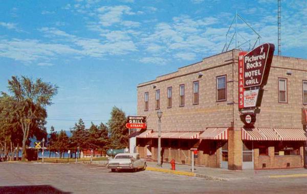 Pictured Rocks Hotel Munising (newer photo)