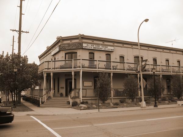 South Lyon Hotel (newer photo)