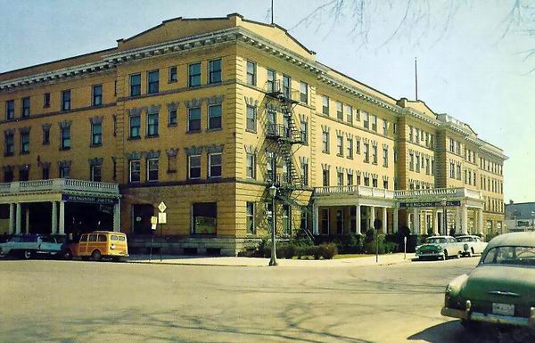 Wenonah Hotel Bay City (newer photo)