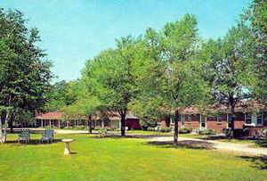 Karo-Lar Motel Elk Rapids.JPG