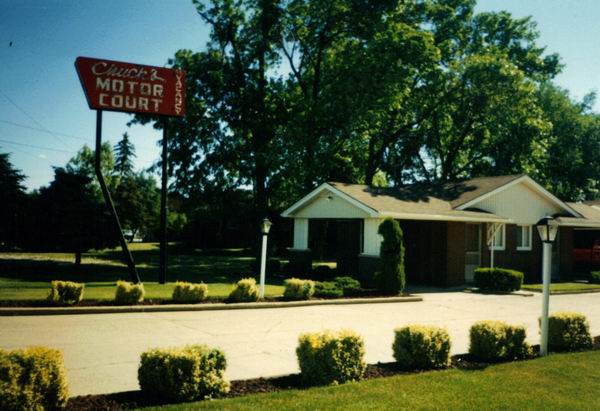 Chucks Motor Court From Mrs Thompson (newer photo)