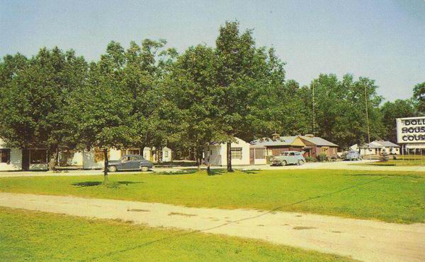 The Doll House Court Muskegon Located On U S 31 (newer photo)