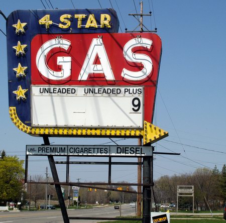 4 Star Gas Grand Rapids (newer photo)