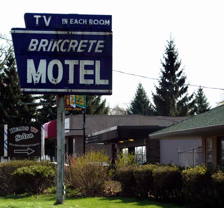 Brickete Motel (newer photo)