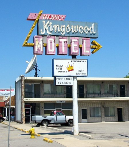 Kingswood Motel Royal Oak (newer photo)